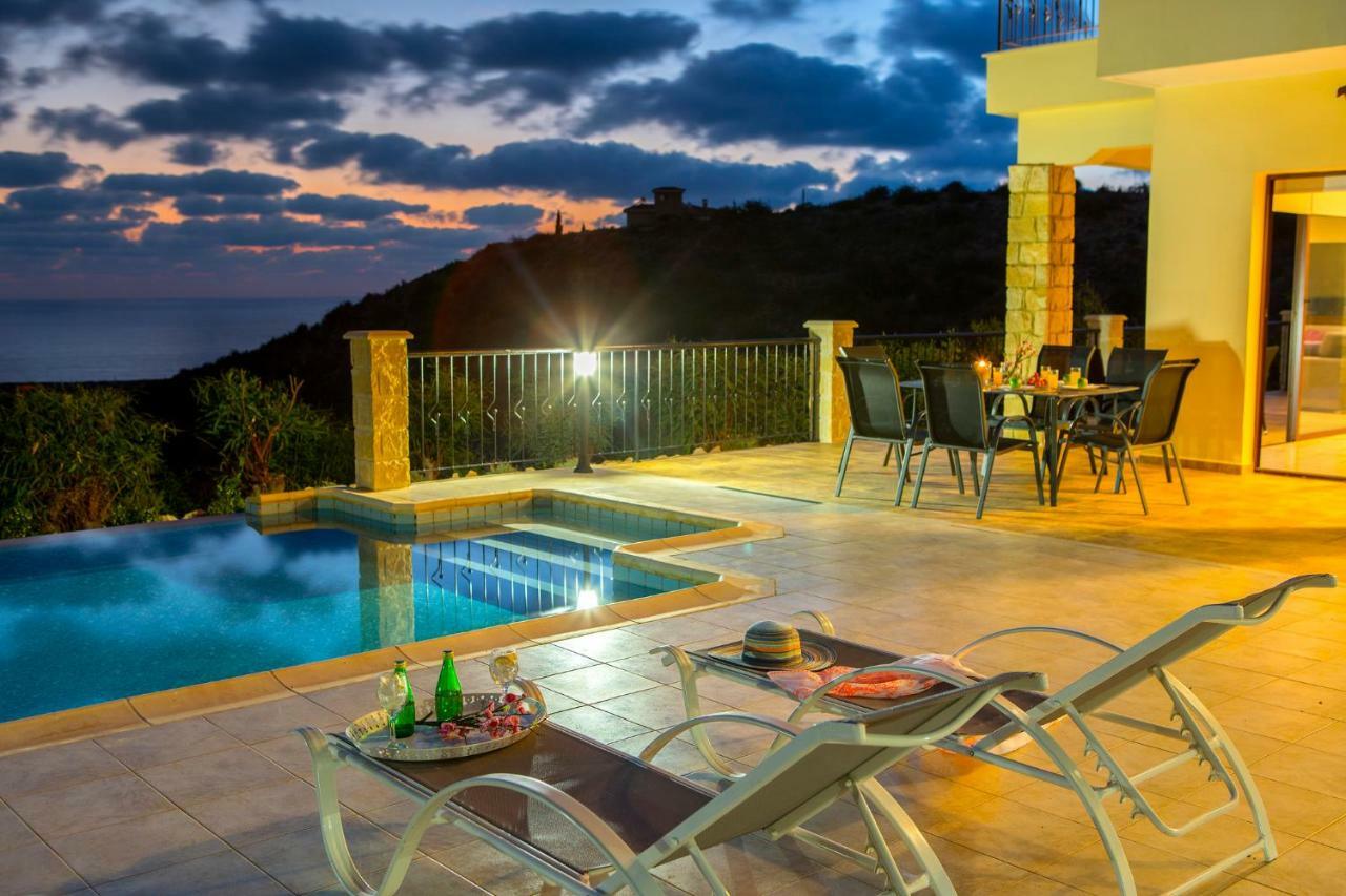 Villa Blue Jadeite Пея Екстериор снимка