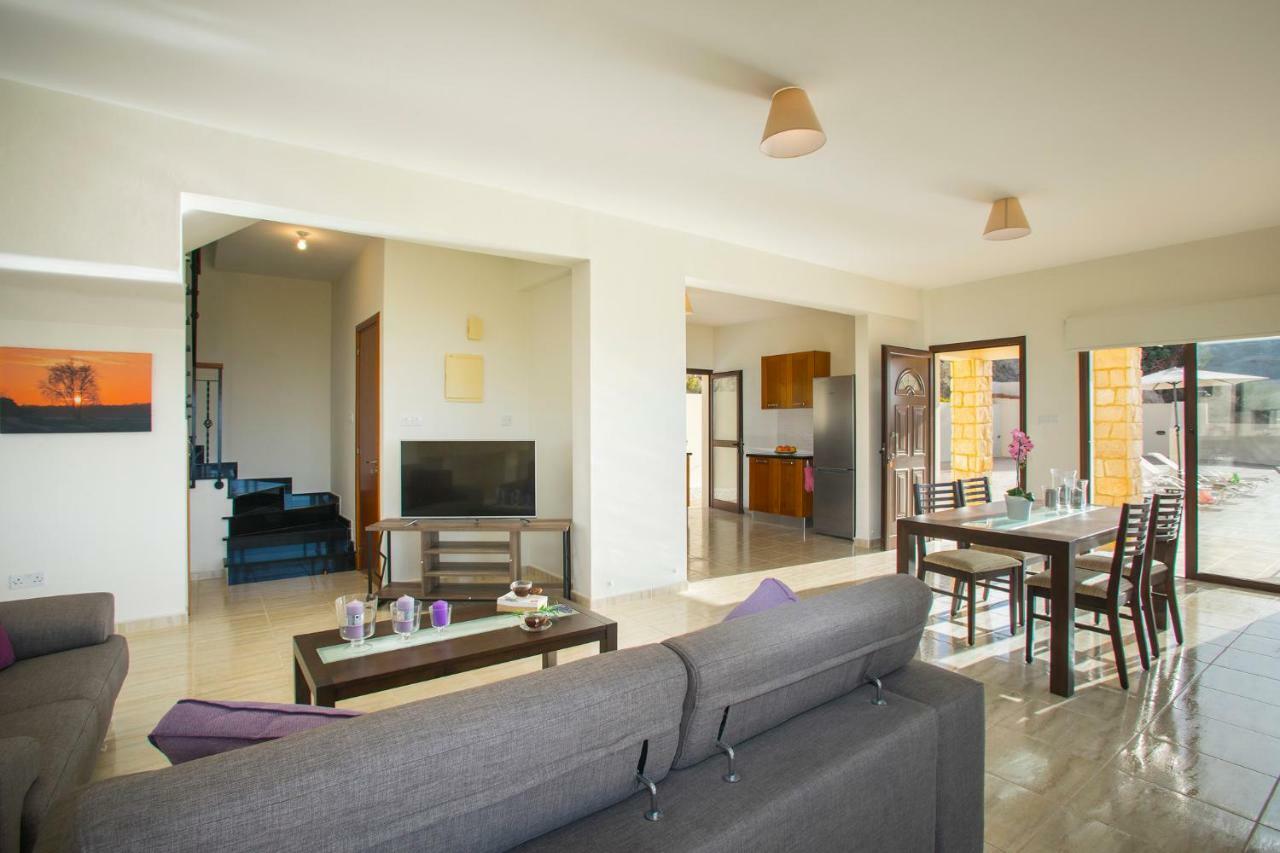 Villa Blue Jadeite Пея Екстериор снимка