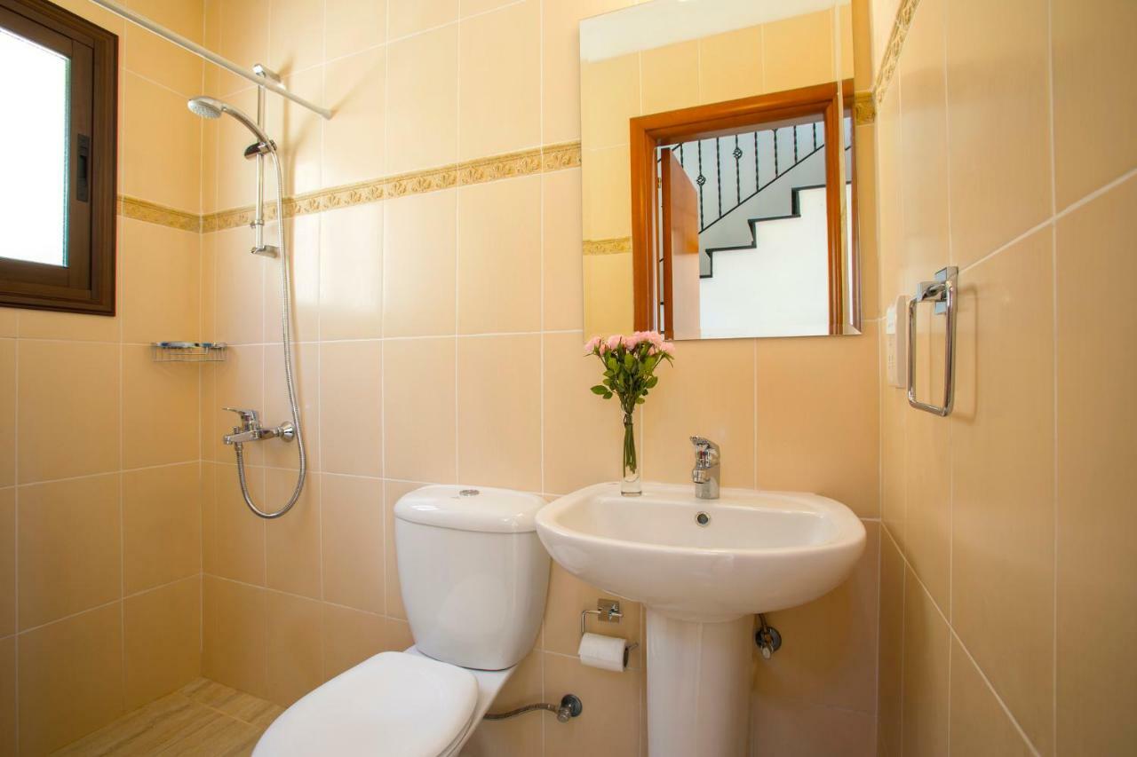 Villa Blue Jadeite Пея Екстериор снимка